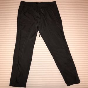 🌴3/$20 Banana Republic Pull On Pants